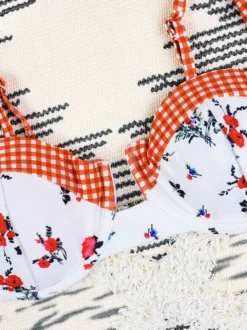 Maillot de bain bikini jaune pour femme idéal pour l'été à la plage.