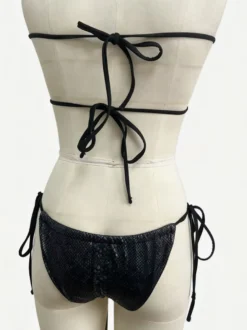 Maillot de bain bikini noir à lacets pour femme idéal pour l'été à la plage.