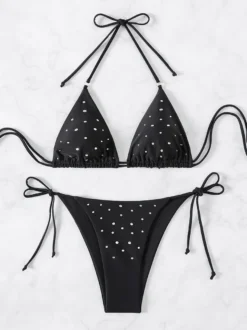 Maillot de bain bikini noir à lacets pour femme idéal pour l'été à la plage.