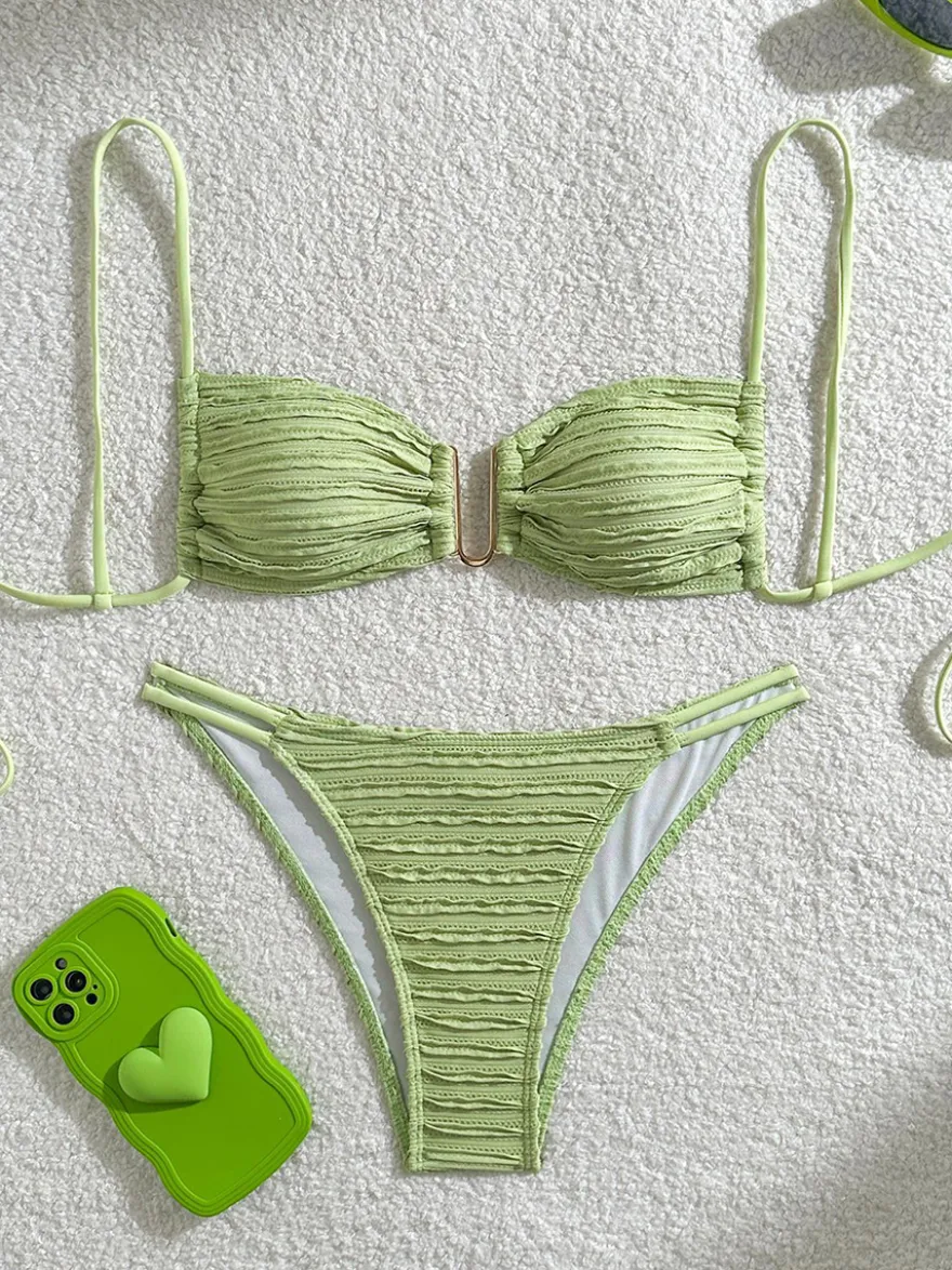Maillot de bain bikini rayé à col en U et découpe à la taille pour l'été 2026
