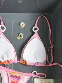 Maillot de bain bikini triangle à nouer sur le côté en maille ondulée dégradée pastel avec anneau en O.