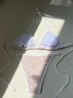 Maillot de bain deux pièces en dentelle à col licou pour femme modèle été 2026