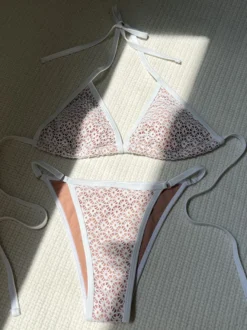 Maillot de bain deux pièces en dentelle à col licou pour femme modèle été 2026