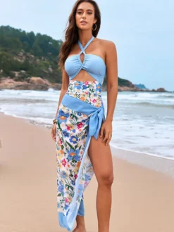 Maillot de bain une pièce bleu ciel clair imprimé floral sexy dos nu sans manches.