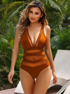 Maillot de bain une pièce à empiècements en maille et rayures transparentes avec dos ouvert 2026
