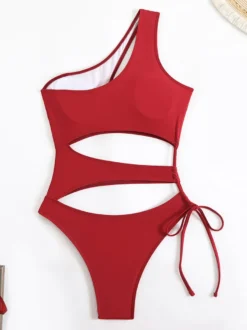 Maillot de bain une pièce monokini à découpe asymétrique pour l'été 2026