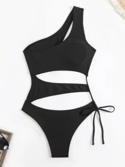 Maillot de bain une pièce monokini à découpe asymétrique pour l'été 2026