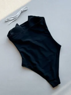 Maillot de bain une pièce pour femme noir bicolore sans bretelles idéal pour la plage en été