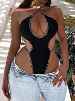 Maillots de bain une pièce pour femmes noirs à découpes dos nu et bretelles croisées parfaits pour l'été et la plage