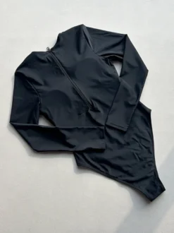 Maillots de bain une pièce pour femmes détails métalliques blancs col bijou maillots de bain d'été pour la plage
