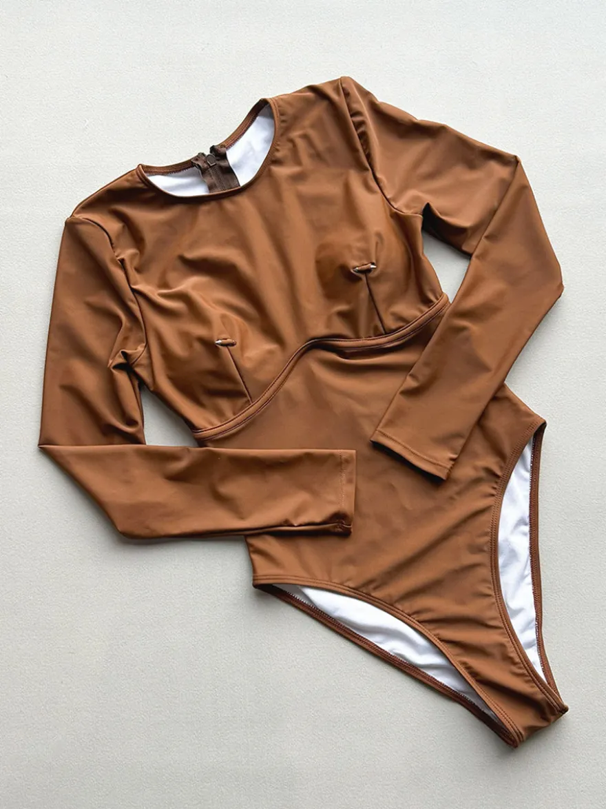 Maillots de bain une pièce pour femmes détails métalliques blancs col bijou maillots de bain d'été pour la plage