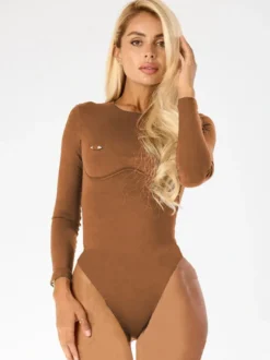 Maillots de bain une pièce pour femmes détails métalliques blancs col bijou maillots de bain d'été pour la plage