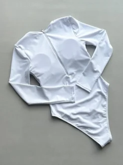 Maillots de bain une pièce pour femmes détails métalliques blancs col bijou maillots de bain d'été pour la plage
