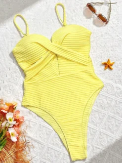 Maillots de bain une pièce pour femmes jaunes à bretelles découpées et décolleté croisé parfaits pour la plage et l'été