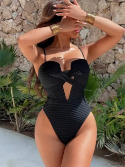 Maillots de bain une pièce pour femmes jaunes à bretelles découpées et décolleté croisé parfaits pour la plage et l'été
