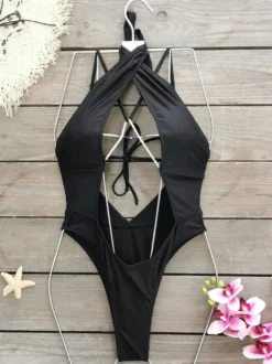 Maillots de bain une pièce pour femmes noirs à découpes dos nu et bretelles croisées parfaits pour l'été et la plage