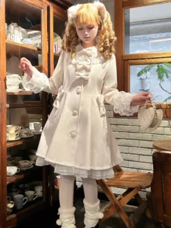Manteau Sweet Lolita à nœuds noirs manches longues style automne-hiver avec cape