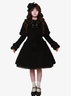 Manteau Sweet Lolita à nœuds noirs manches longues style automne-hiver avec cape