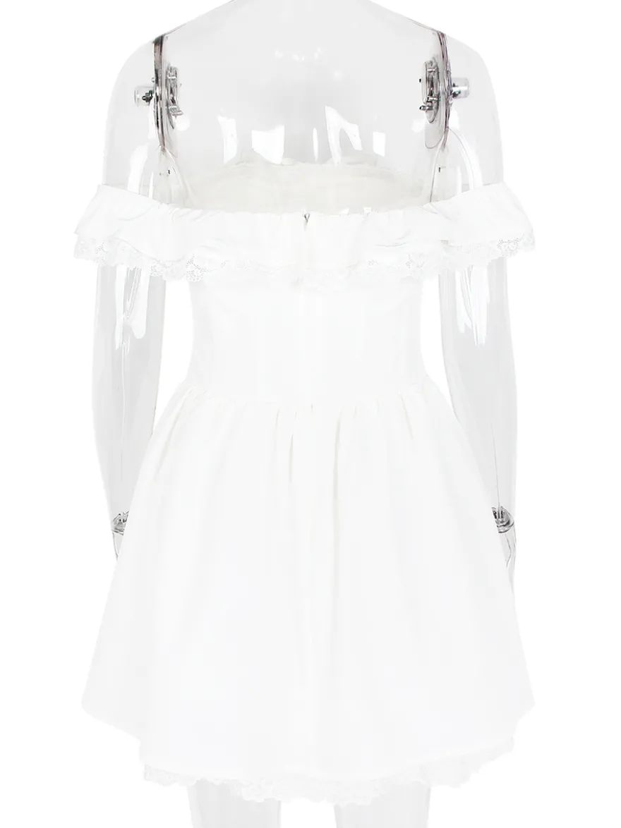 Mini-robe blanche à épaules dénudées et volants 2026