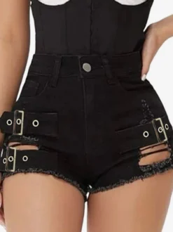 mini-short en jean noir taille haute avec double boucle métallique et ourlet brut