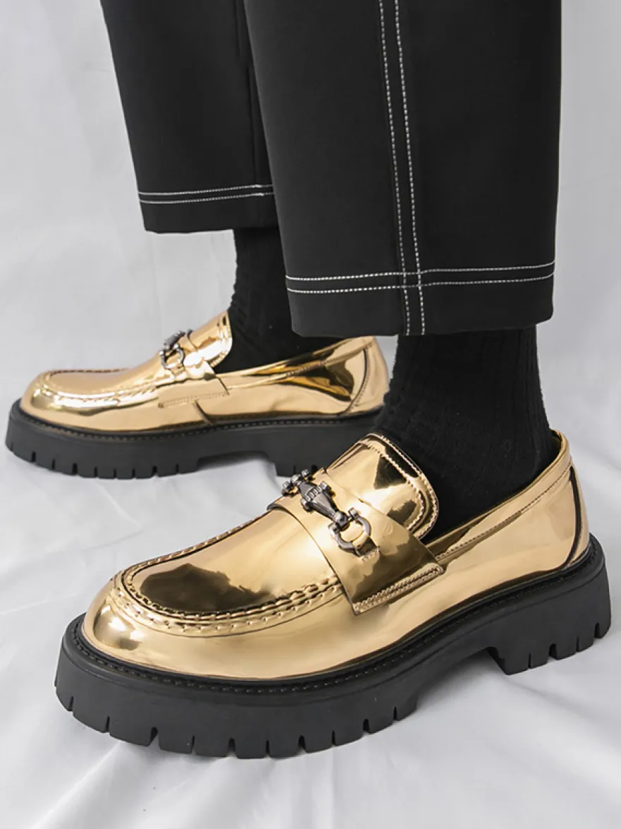 Mocassins dorés pour hommes bout rond détails métalliques chaussures habillées à enfiler