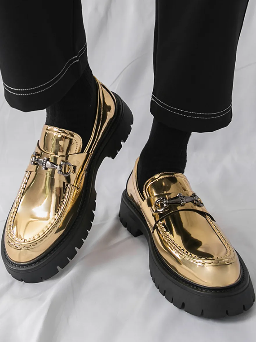 Mocassins dorés pour hommes bout rond détails métalliques chaussures habillées à enfiler