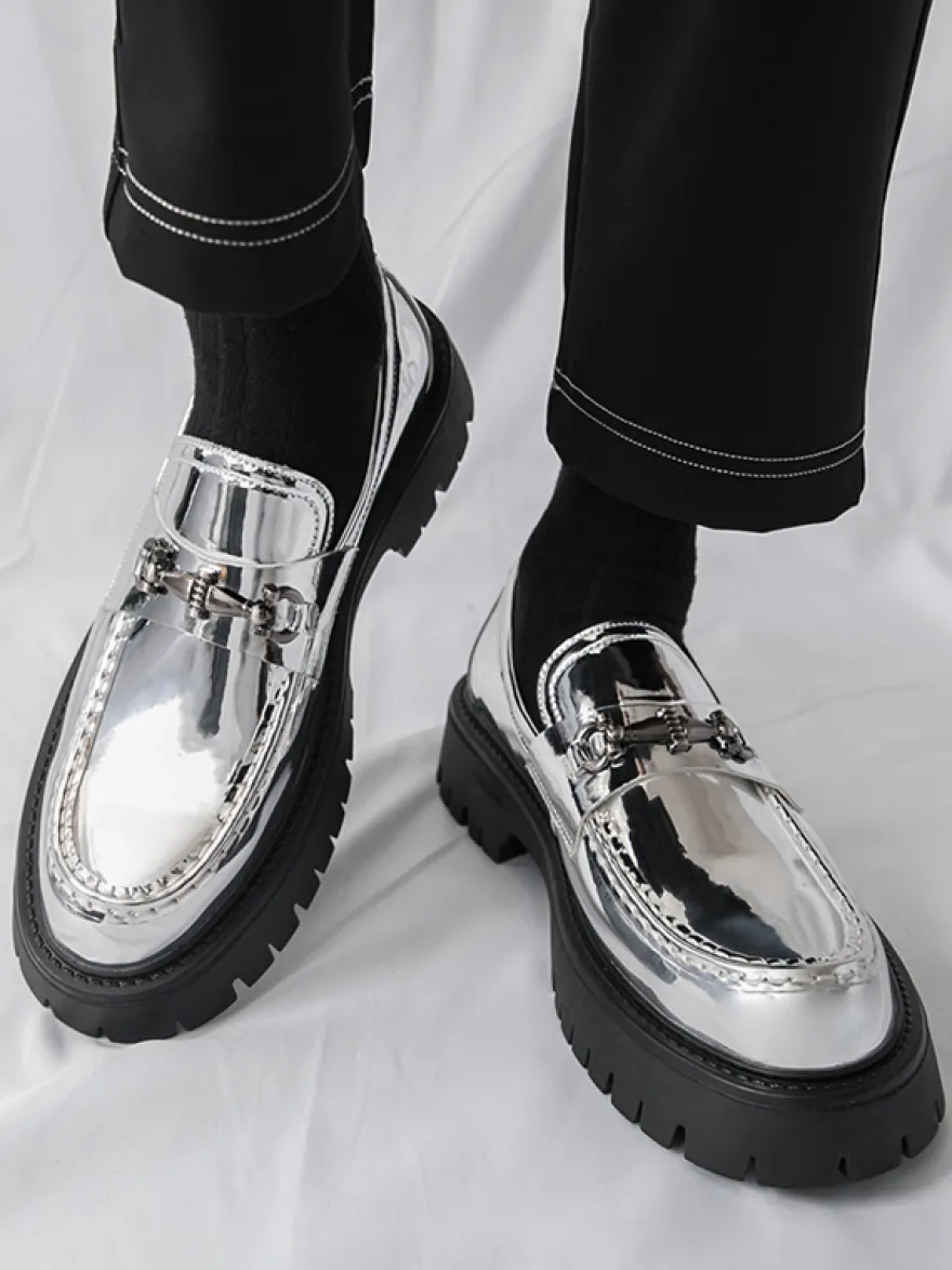 Mocassins dorés pour hommes bout rond détails métalliques chaussures habillées à enfiler