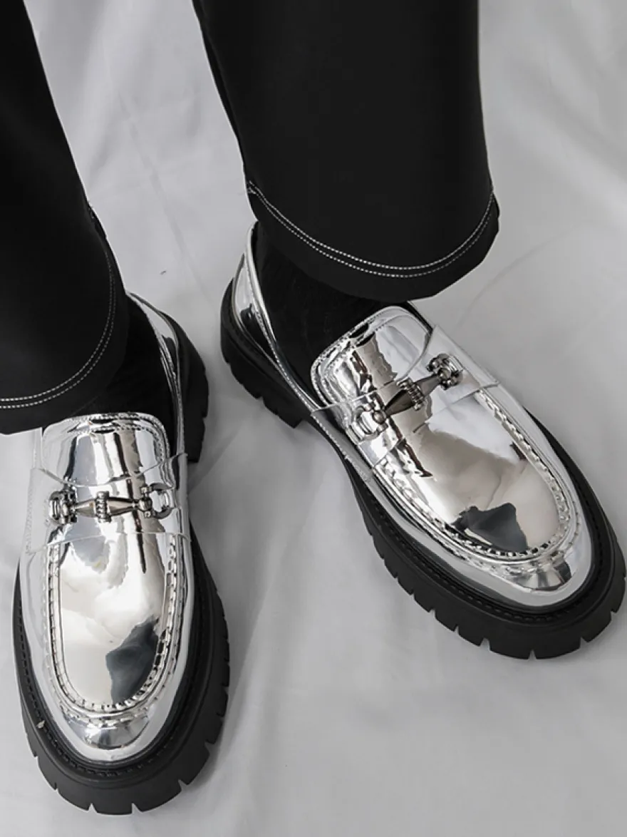 Mocassins dorés pour hommes bout rond détails métalliques chaussures habillées à enfiler