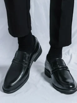 Mocassins marron pour homme bout rond détails métalliques chaussures décontractées à enfiler