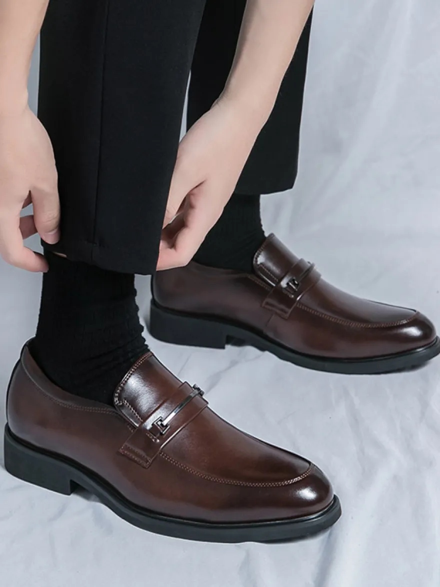 Mocassins marron pour homme bout rond détails métalliques chaussures décontractées à enfiler