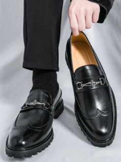 Mocassins à mors pour homme couleur contrastée noir et blanc à enfiler et à bout golf