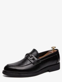 Mocassins à mors pour homme à enfiler bout pointu talons bas décoration métallique