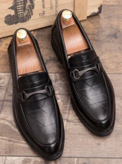 Mocassins à mors pour homme à enfiler bout pointu talons bas décoration métallique
