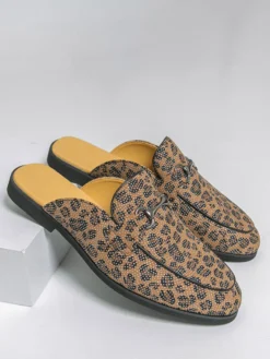 Mocassins mules pour hommes imprimé léopard bout rond détails métalliques sans talon