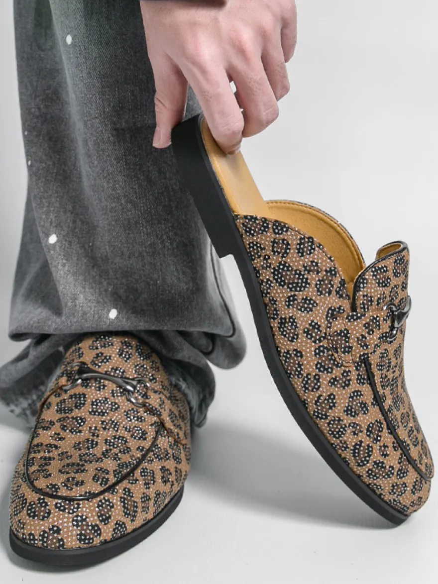 Mocassins mules pour hommes imprimé léopard bout rond détails métalliques sans talon