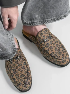 Mocassins mules pour hommes imprimé léopard bout rond détails métalliques sans talon