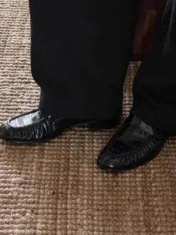 Mocassins noirs à bout rond et motif pierre chaussures habillées à enfiler
