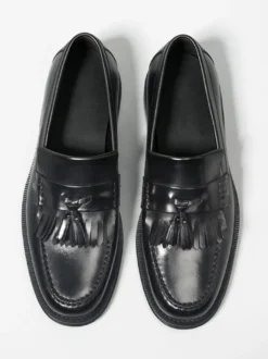 Mocassins noirs à bout rond pour hommes à enfiler avec pompons