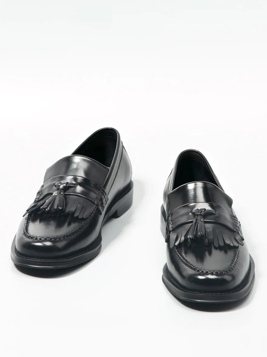 Mocassins noirs à bout rond pour hommes à enfiler avec pompons