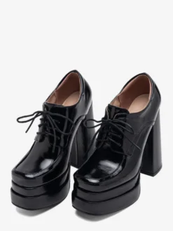 Mocassins noirs à plateforme et bout carré lacets et talons épais