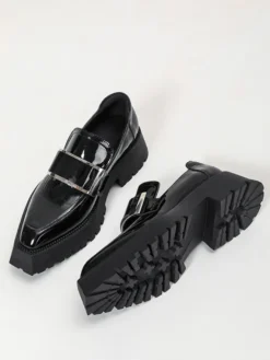 Mocassins Noirs Pour Femmes Avec Boucle Plateforme À Enfiler