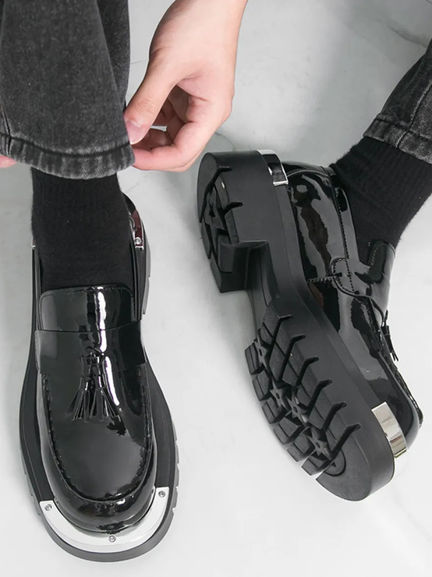 Mocassins noirs pour hommes bout rond détails métalliques chaussures à enfiler
