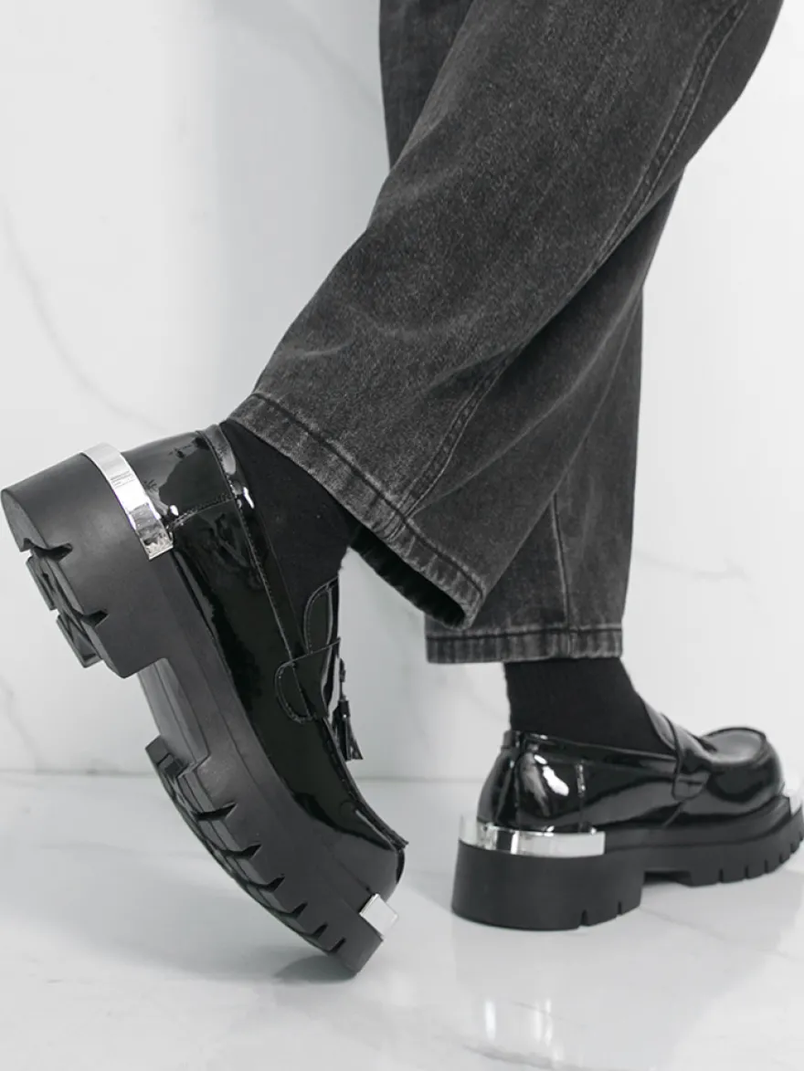 Mocassins noirs pour hommes bout rond détails métalliques chaussures à enfiler