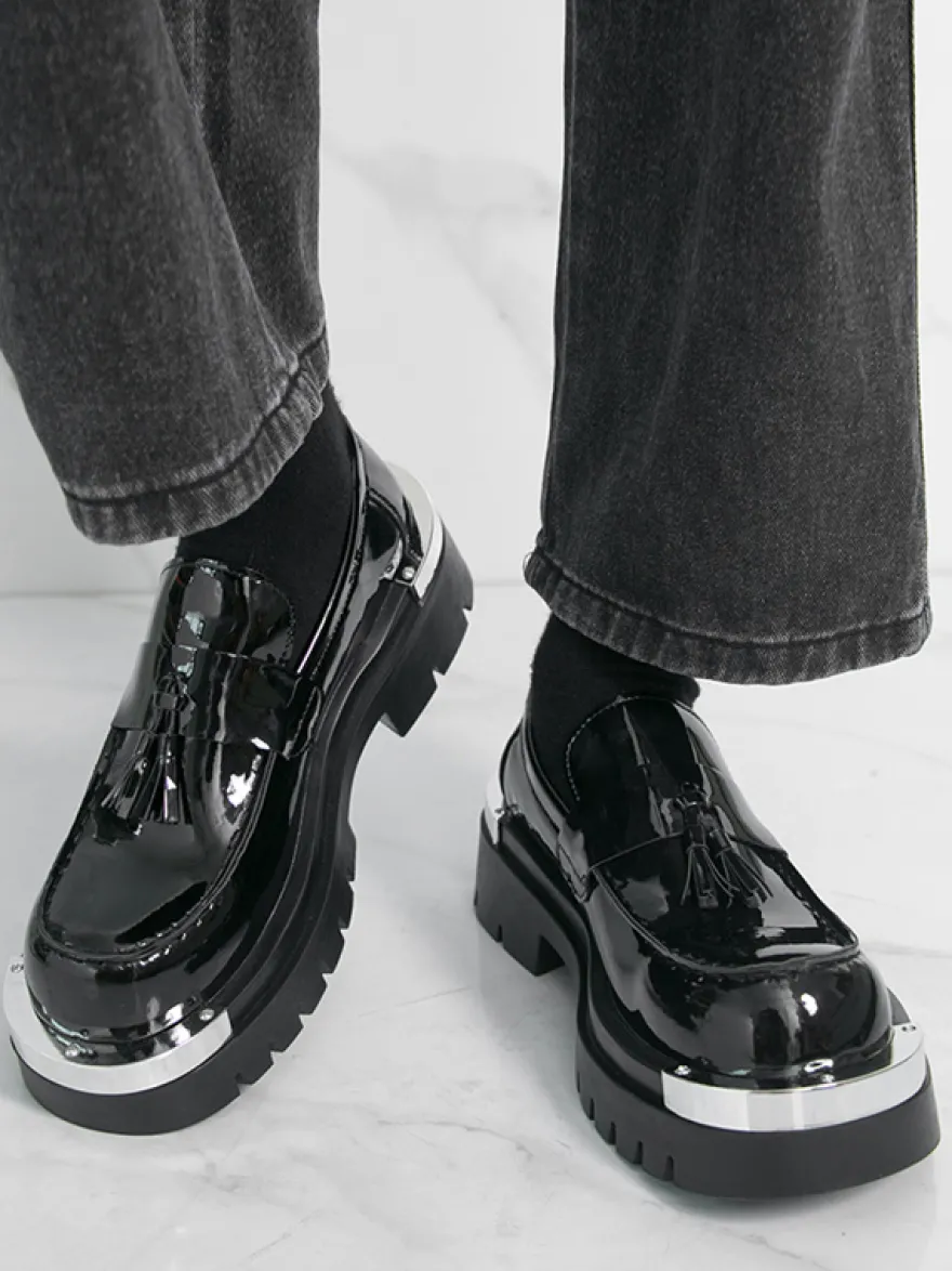 Mocassins noirs pour hommes bout rond détails métalliques chaussures à enfiler