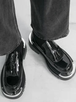 Mocassins noirs pour hommes bout rond détails métalliques chaussures à enfiler