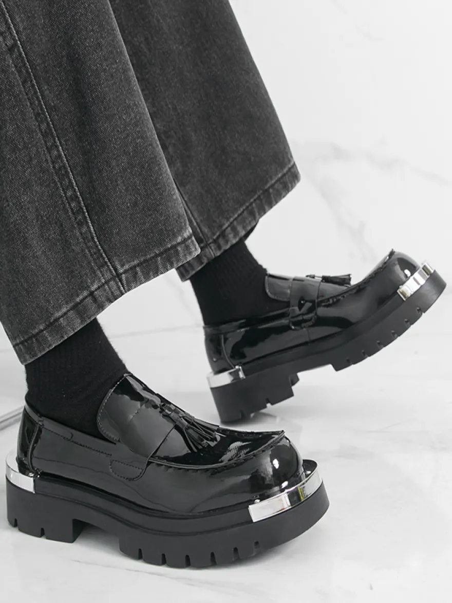 Mocassins noirs pour hommes bout rond détails métalliques chaussures à enfiler