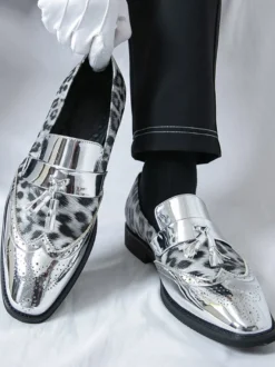Mocassins plats dorés à bout rond et empiècements chaussures habillées à enfiler