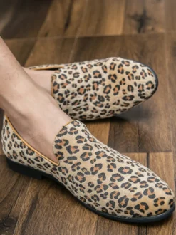 Mocassins pour hommes en daim à bout rond et imprimé léopard