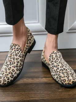 Mocassins pour hommes en daim à bout rond et imprimé léopard