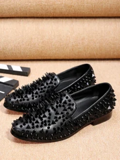 Mocassins à rivets pour hommes bout pointu en cuir de vache à enfiler pour bal de promo ou mariage